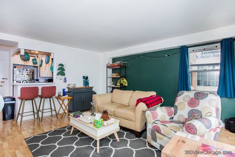 Tiny photo for 2909 N Sheridan Road #1211, Chicago, IL 60657 (MLS # 12448628)