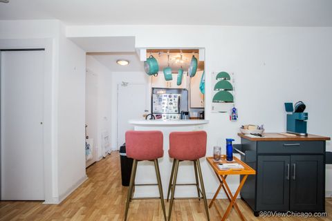 Tiny photo for 2909 N Sheridan Road #1211, Chicago, IL 60657 (MLS # 12448628)