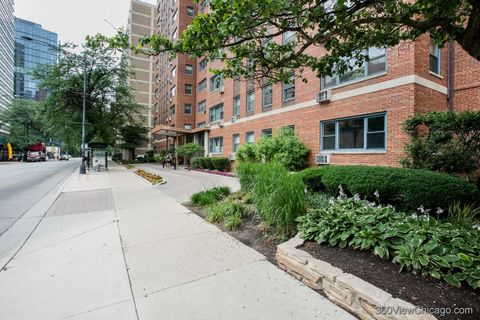 Tiny photo for 2909 N Sheridan Road #1211, Chicago, IL 60657 (MLS # 12448628)