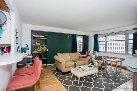Tiny photo for 2909 N Sheridan Road #1211, Chicago, IL 60657 (MLS # 12448628)