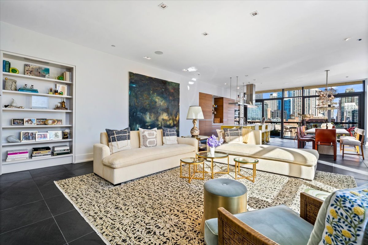 400 W HURON Street 801