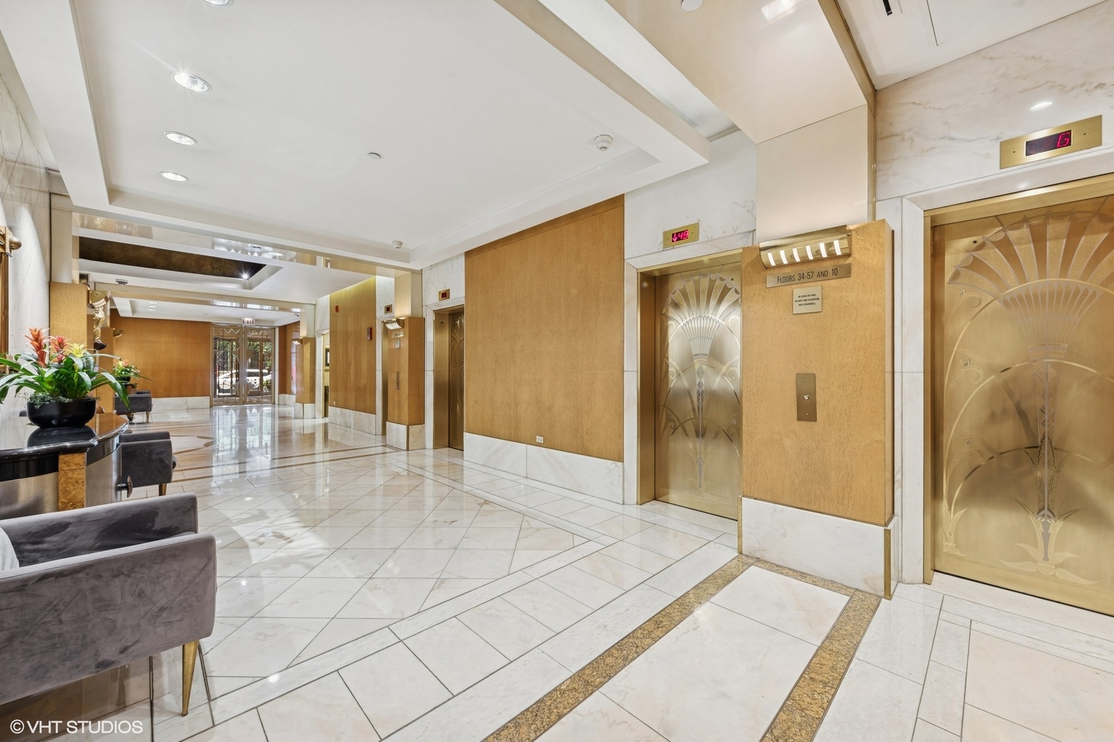 111 E Chestnut Street 21B