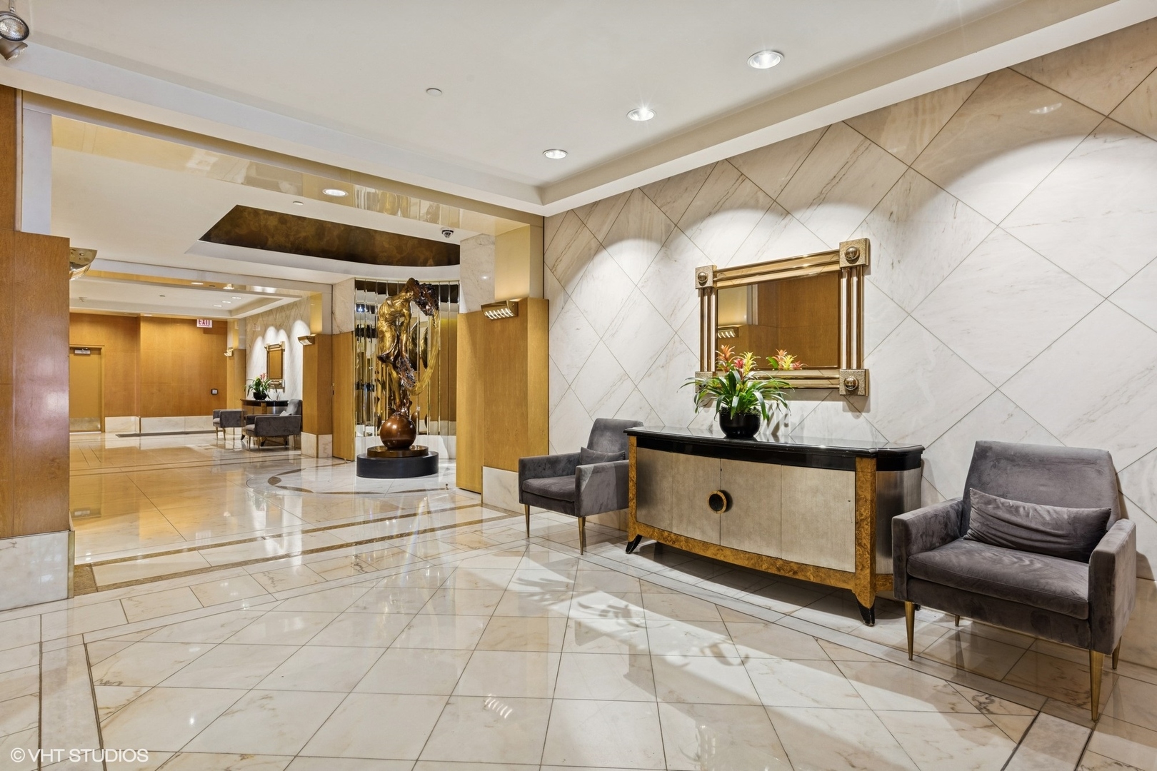 111 E Chestnut Street 21B