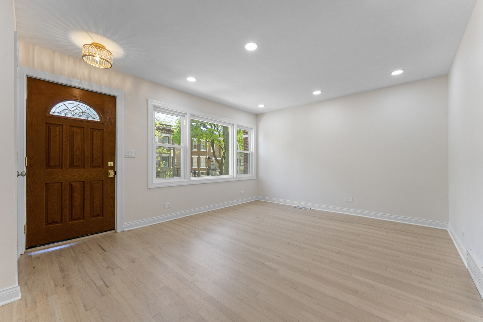 932 N Ridgeway Avenue