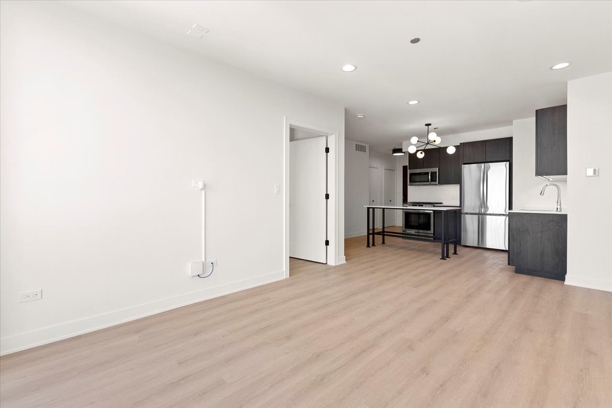 1801 W Grand Avenue 504