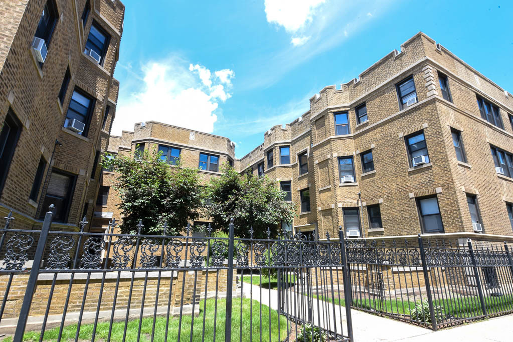 632 W Stratford Place 2S