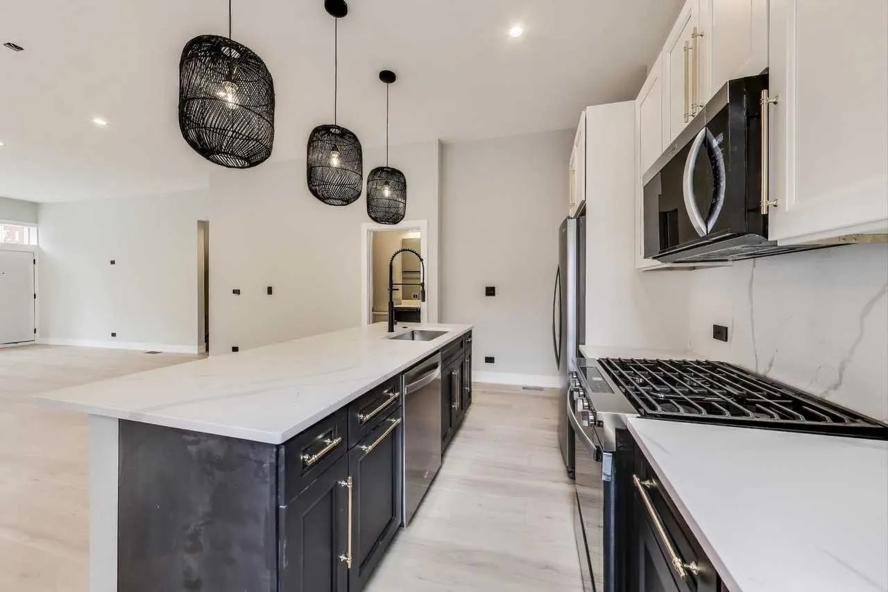 1311 N Rockwell Street 1