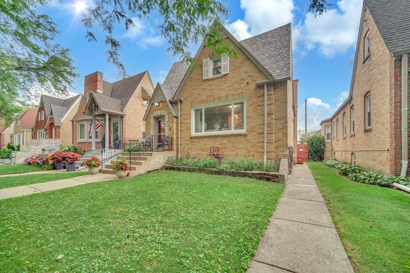 3331 N Rutherford Avenue