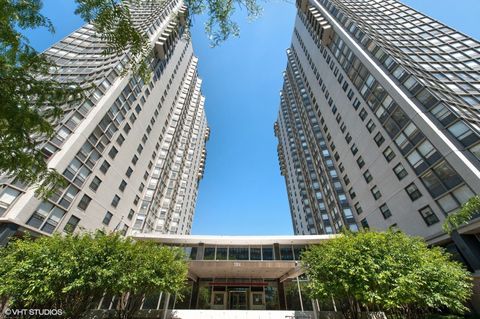 Photo of 5701 N Sheridan Road #5A, Chicago, IL 60660 (MLS # 12669683)