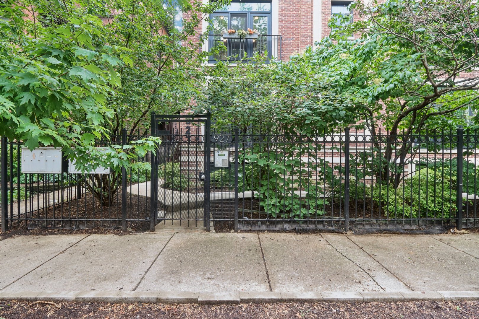 927 W AGATITE Avenue 1S