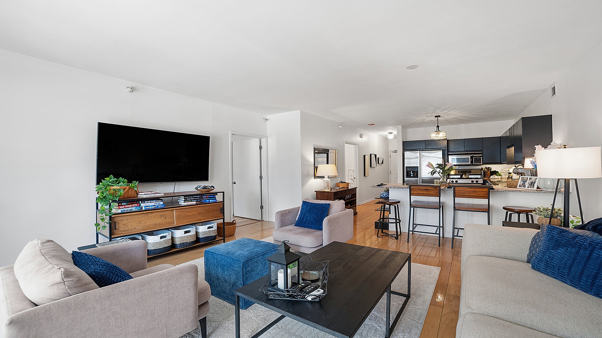 21 W CHESTNUT Street 1306