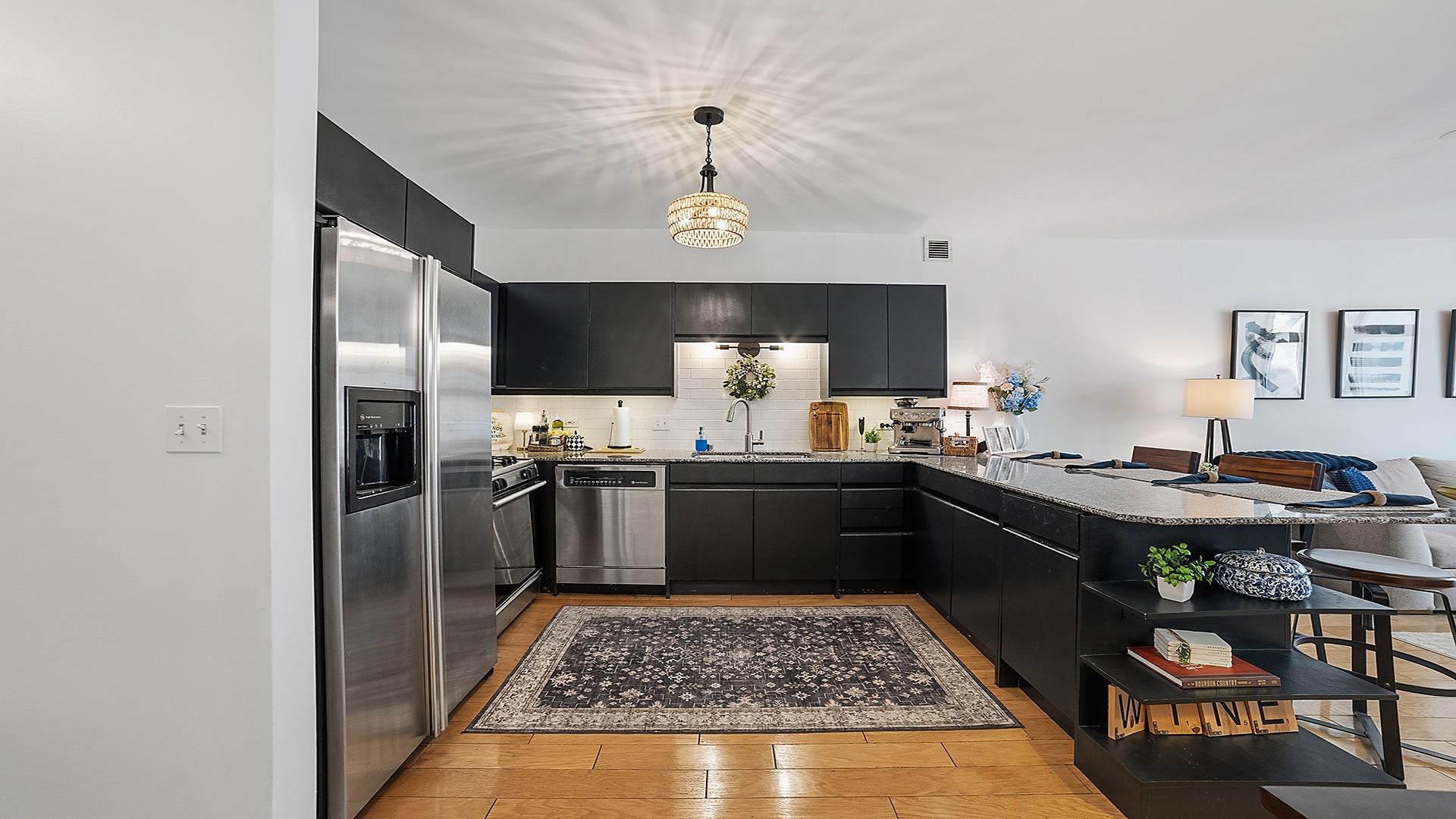 21 W CHESTNUT Street 1306