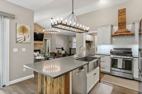 Tiny photo for 18200 247th Avenue, Bettendorf, IA 52722 (MLS # 12550474)