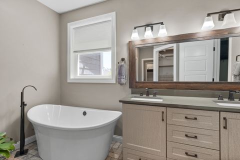 Tiny photo for 18200 247th Avenue, Bettendorf, IA 52722 (MLS # 12550474)