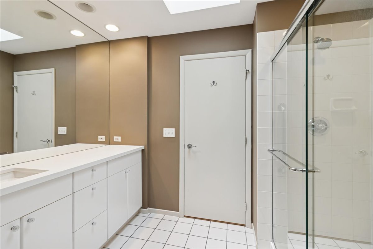 Deerfield, Illinois 60015, United States, 3 Bedrooms Bedrooms, ,3 BathroomsBathrooms,Residential,Active,236971