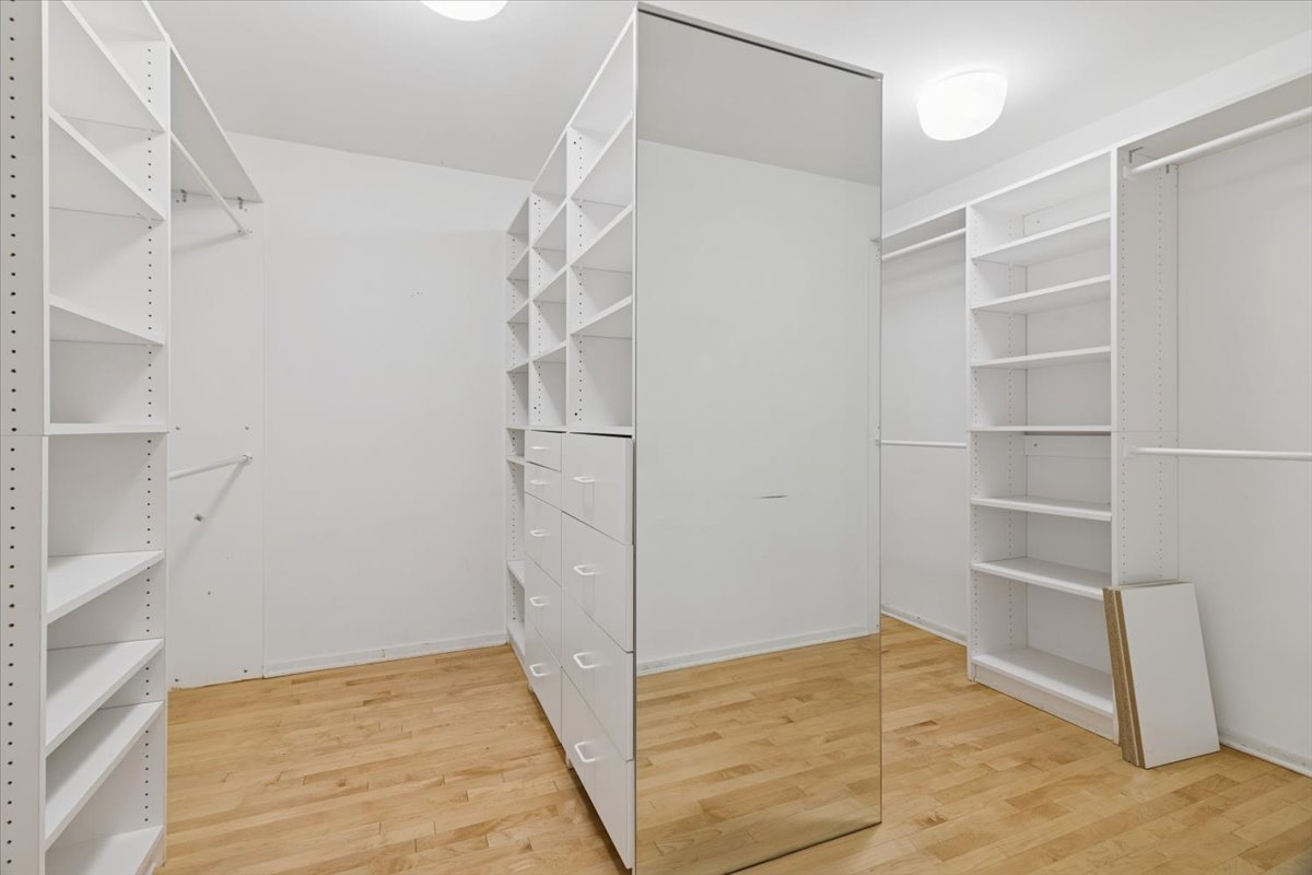 Deerfield, Illinois 60015, United States, 3 Bedrooms Bedrooms, ,3 BathroomsBathrooms,Residential,Active,236971