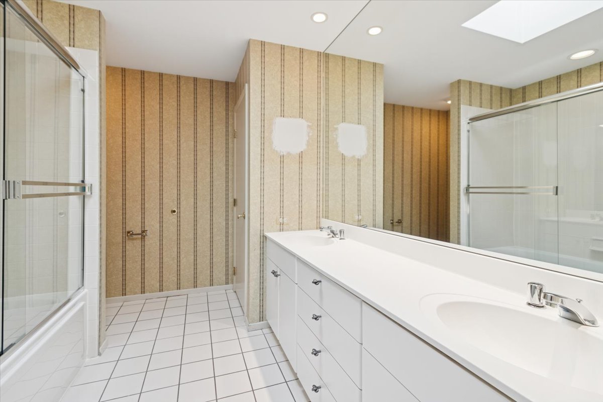 Deerfield, Illinois 60015, United States, 3 Bedrooms Bedrooms, ,3 BathroomsBathrooms,Residential,Active,236971