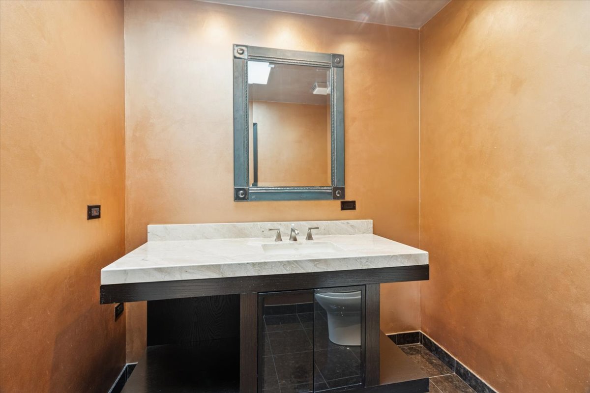 Deerfield, Illinois 60015, United States, 3 Bedrooms Bedrooms, ,3 BathroomsBathrooms,Residential,Active,236971