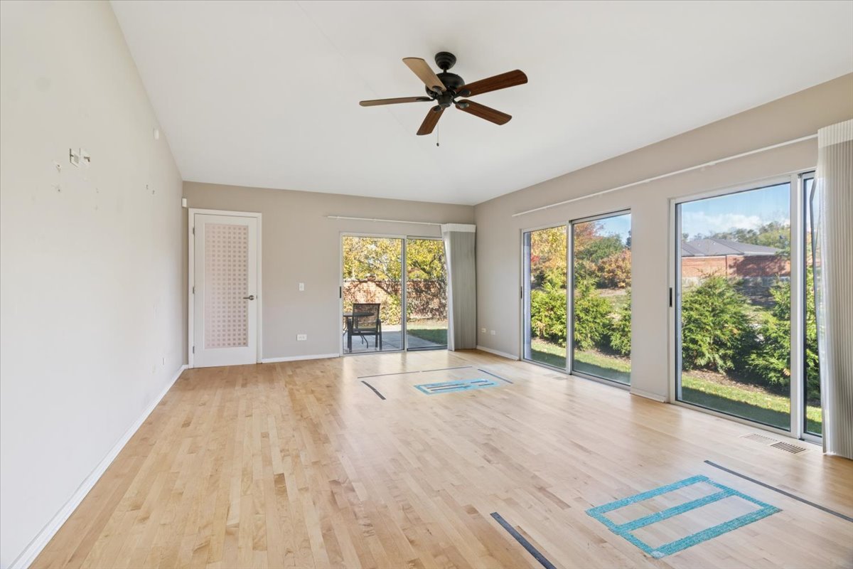 Deerfield, Illinois 60015, United States, 3 Bedrooms Bedrooms, ,3 BathroomsBathrooms,Residential,Active,236971