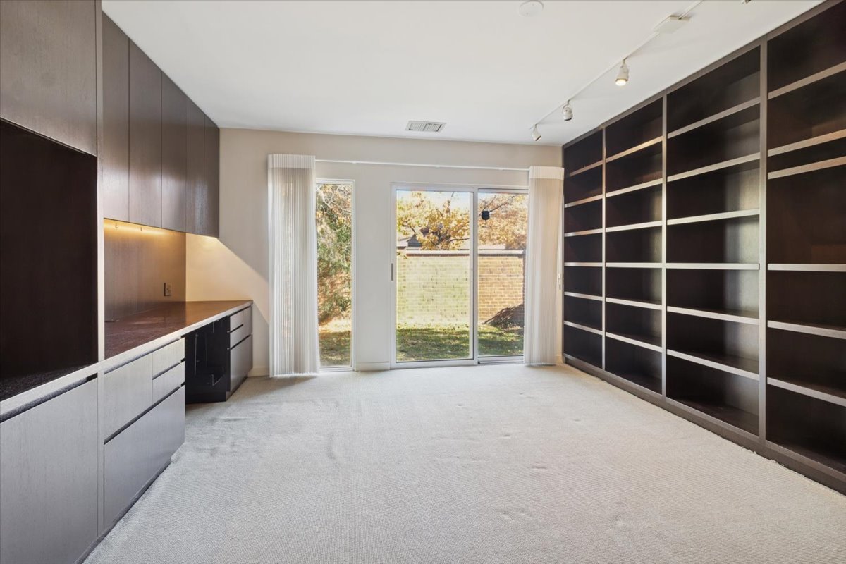 Deerfield, Illinois 60015, United States, 3 Bedrooms Bedrooms, ,3 BathroomsBathrooms,Residential,Active,236971