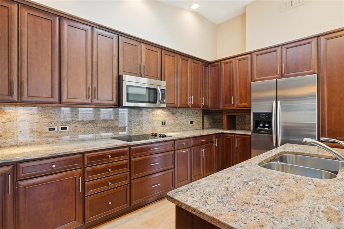 Deerfield, Illinois 60015, United States, 3 Bedrooms Bedrooms, ,3 BathroomsBathrooms,Residential,Active,236971