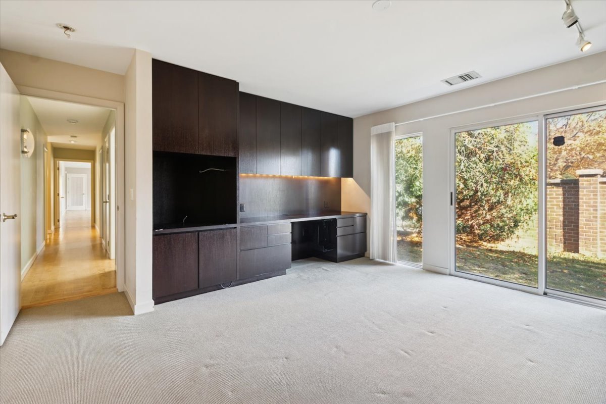 Deerfield, Illinois 60015, United States, 3 Bedrooms Bedrooms, ,3 BathroomsBathrooms,Residential,Active,236971