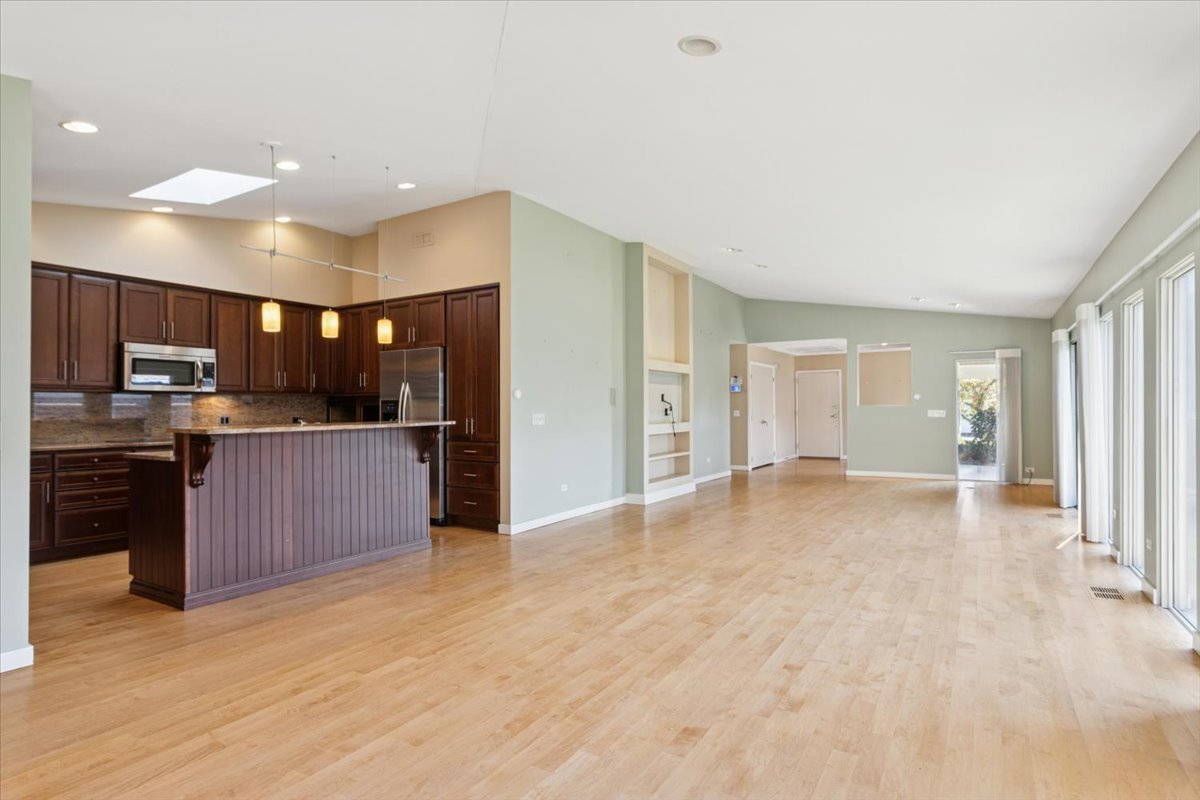 Deerfield, Illinois 60015, United States, 3 Bedrooms Bedrooms, ,3 BathroomsBathrooms,Residential,Active,236971