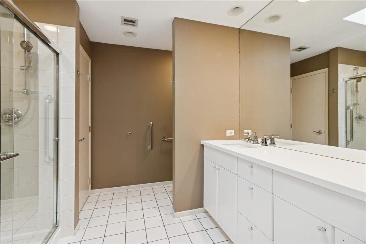 Deerfield, Illinois 60015, United States, 3 Bedrooms Bedrooms, ,3 BathroomsBathrooms,Residential,Active,236971