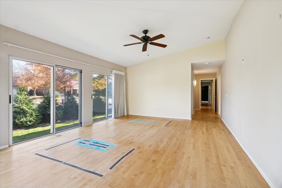 Deerfield, Illinois 60015, United States, 3 Bedrooms Bedrooms, ,3 BathroomsBathrooms,Residential,Active,236971