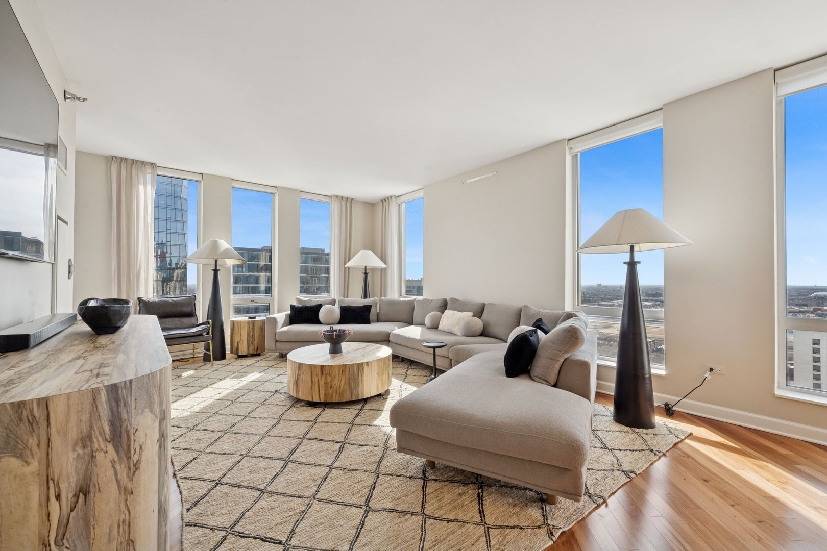 1250 S MICHIGAN Avenue 2606