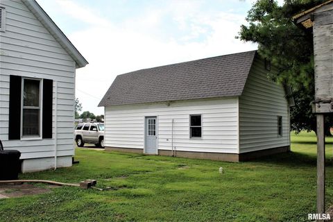 Tiny photo for 1607 S Carbon Street, Marion, IL 62959 (MLS # EB460295)