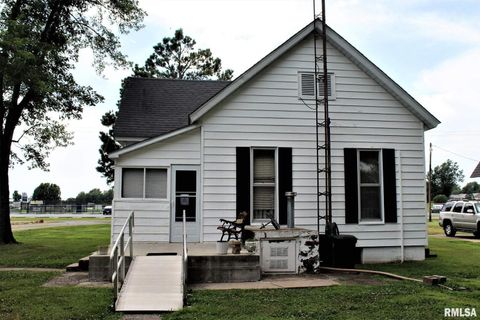 Tiny photo for 1607 S Carbon Street, Marion, IL 62959 (MLS # EB460295)