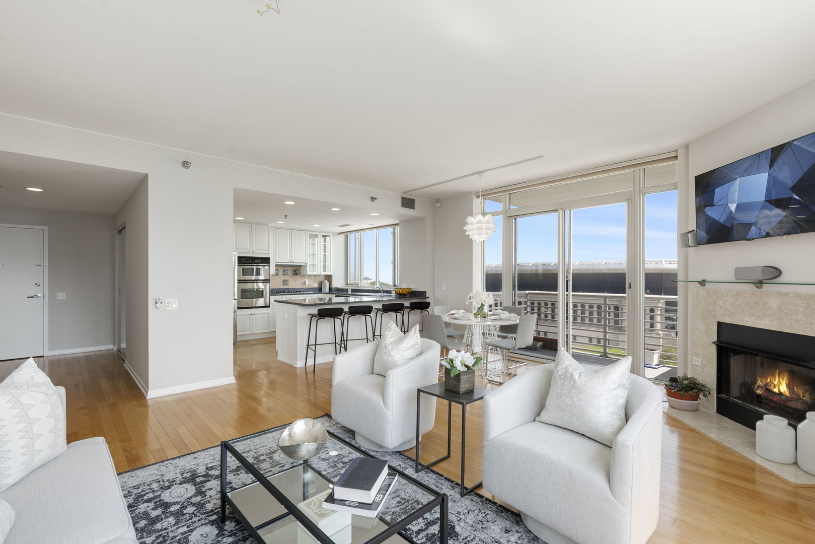 1515 S Prairie Avenue 1306