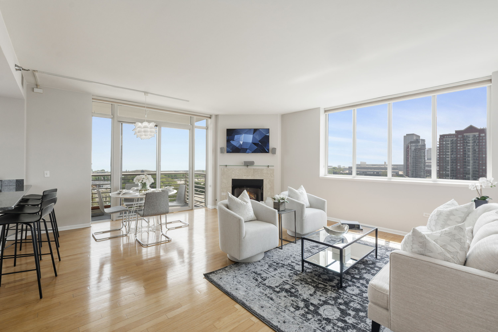 1515 S Prairie Avenue 1306