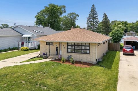 Tiny photo for 1609 Oakland Avenue, Crest Hill, IL 60403 (MLS # 12658021)