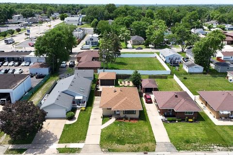 Tiny photo for 1609 Oakland Avenue, Crest Hill, IL 60403 (MLS # 12658021)