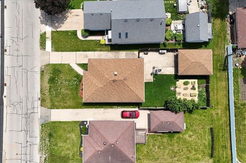 Tiny photo for 1609 Oakland Avenue, Crest Hill, IL 60403 (MLS # 12658021)