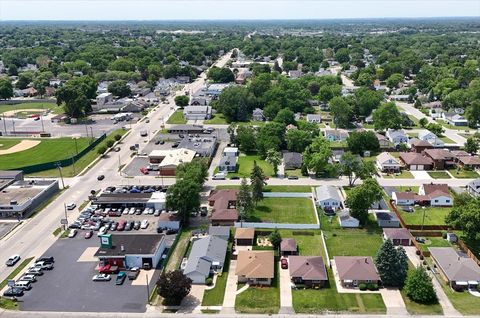 Tiny photo for 1609 Oakland Avenue, Crest Hill, IL 60403 (MLS # 12658021)