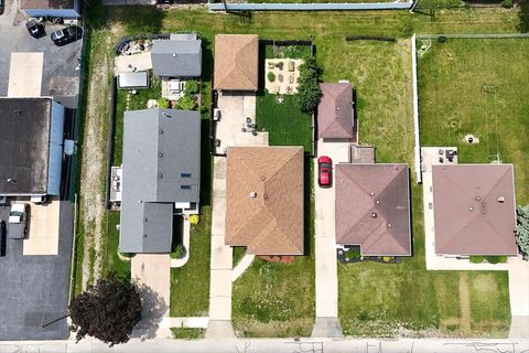Tiny photo for 1609 Oakland Avenue, Crest Hill, IL 60403 (MLS # 12658021)