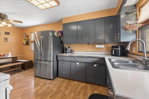 Tiny photo for 1609 Oakland Avenue, Crest Hill, IL 60403 (MLS # 12658021)