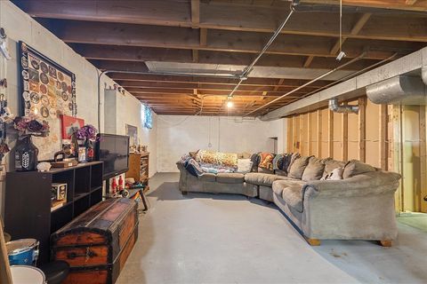 Tiny photo for 1609 Oakland Avenue, Crest Hill, IL 60403 (MLS # 12658021)