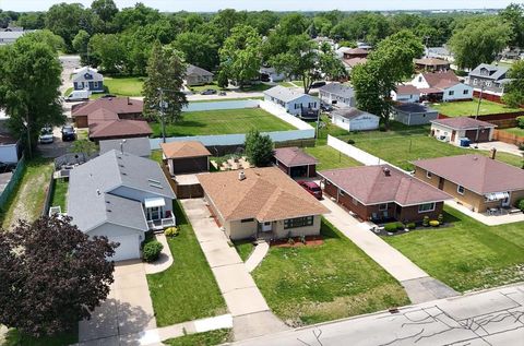 Tiny photo for 1609 Oakland Avenue, Crest Hill, IL 60403 (MLS # 12658021)