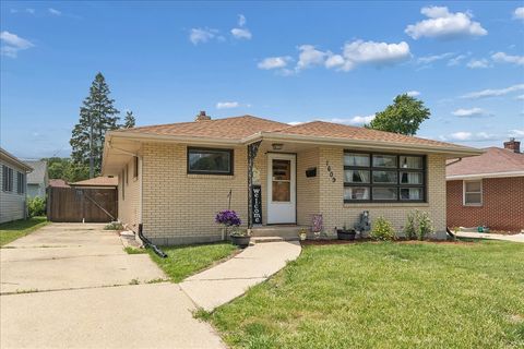 Tiny photo for 1609 Oakland Avenue, Crest Hill, IL 60403 (MLS # 12658021)