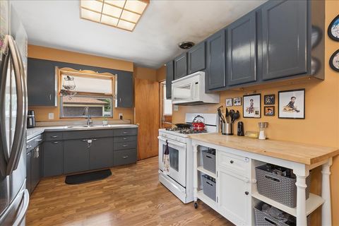 Tiny photo for 1609 Oakland Avenue, Crest Hill, IL 60403 (MLS # 12658021)