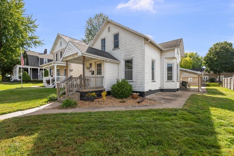 Tiny photo for 1304 Smalley Street, Muscatine, IA 52761 (MLS # 12770918)