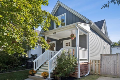 Photo of 1428 Crain Street, Evanston, IL 60202 (MLS # 12778173)