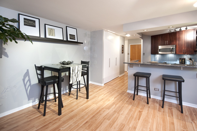 211 E Ohio Street 815