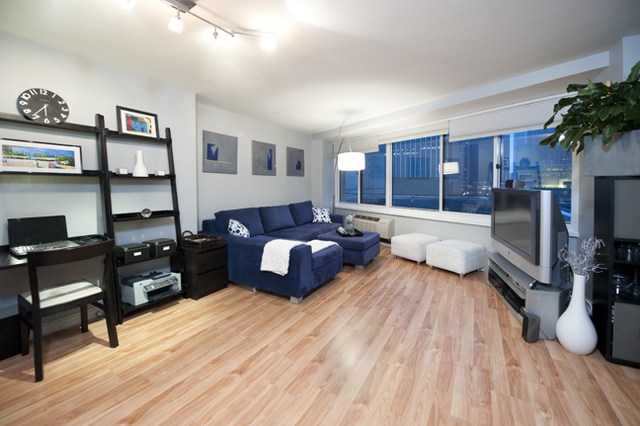 211 E Ohio Street 815