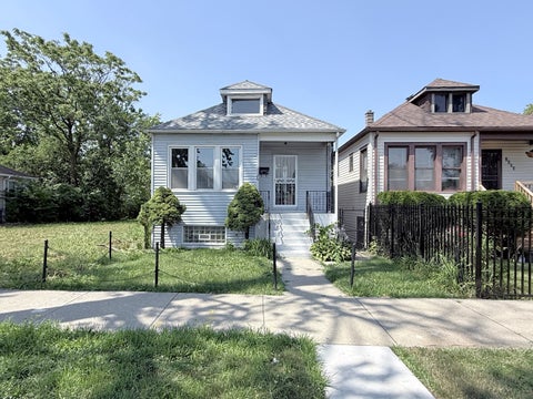 Tiny photo for 1426 W 112th Place, Chicago, IL 60643 (MLS # 12704377)