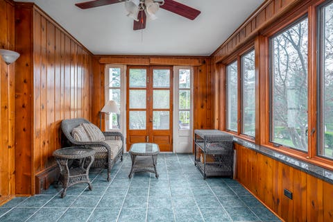 Tiny photo for 1008 Mississippi Avenue, Davenport, IA 52803 (MLS # 12596886)
